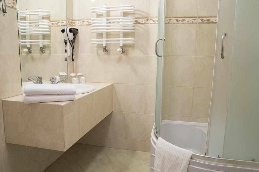 Hotel Mazurski Dworek Mikołajki Стая снимка