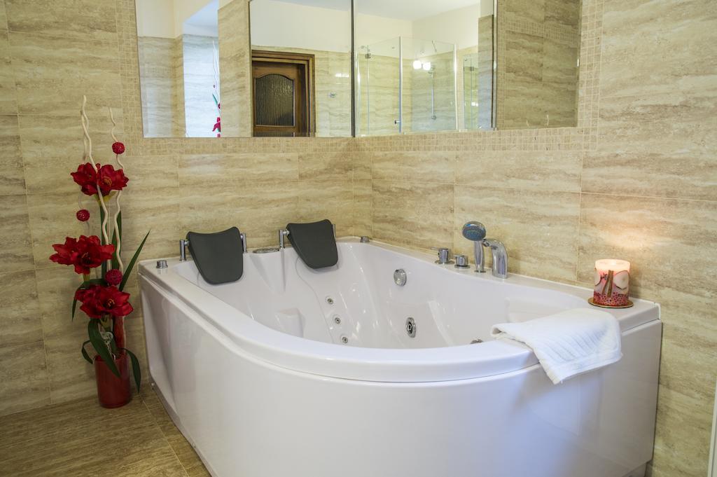 Hotel Mazurski Dworek Mikołajki Стая снимка