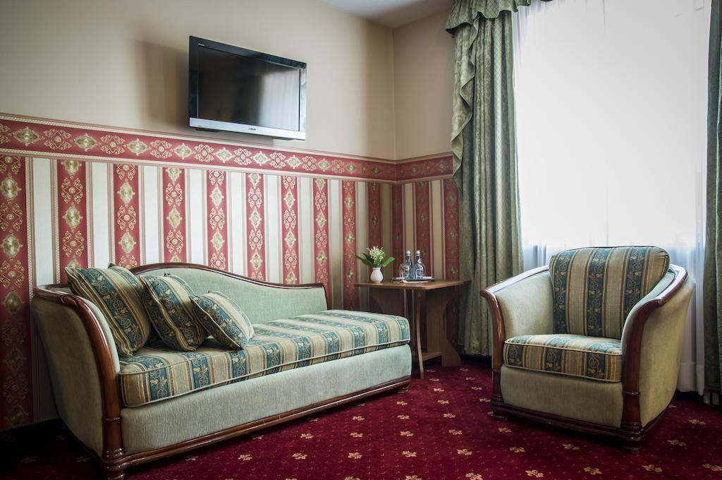 Hotel Mazurski Dworek Mikołajki Стая снимка