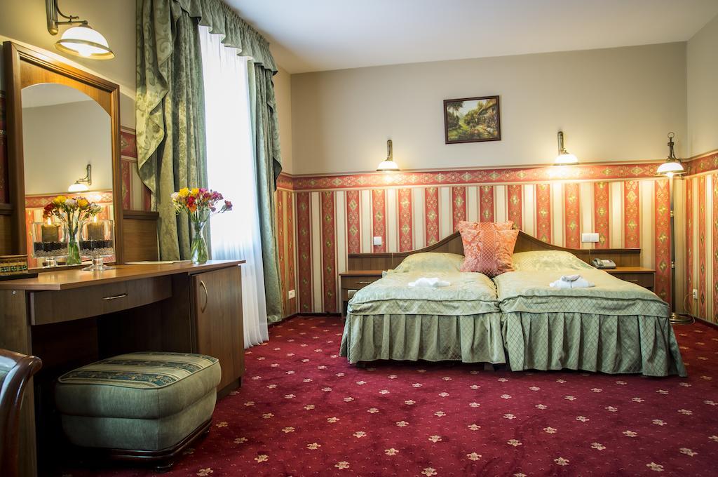 Hotel Mazurski Dworek Mikołajki Стая снимка