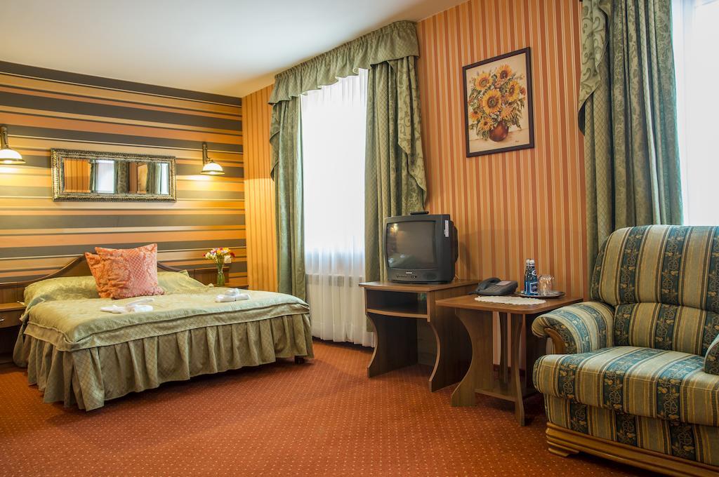 Hotel Mazurski Dworek Mikołajki Стая снимка