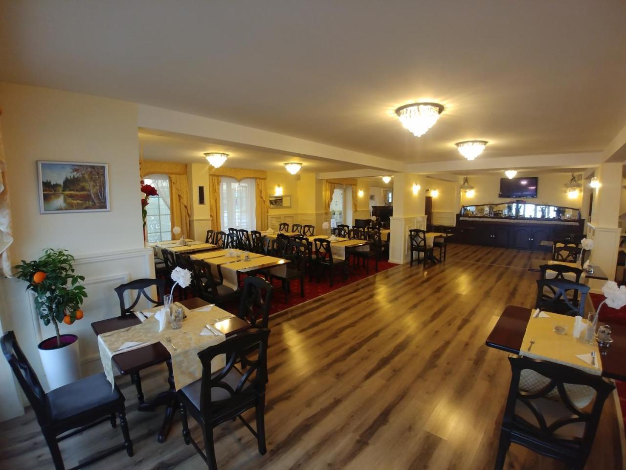 Hotel Mazurski Dworek Mikołajki Екстериор снимка