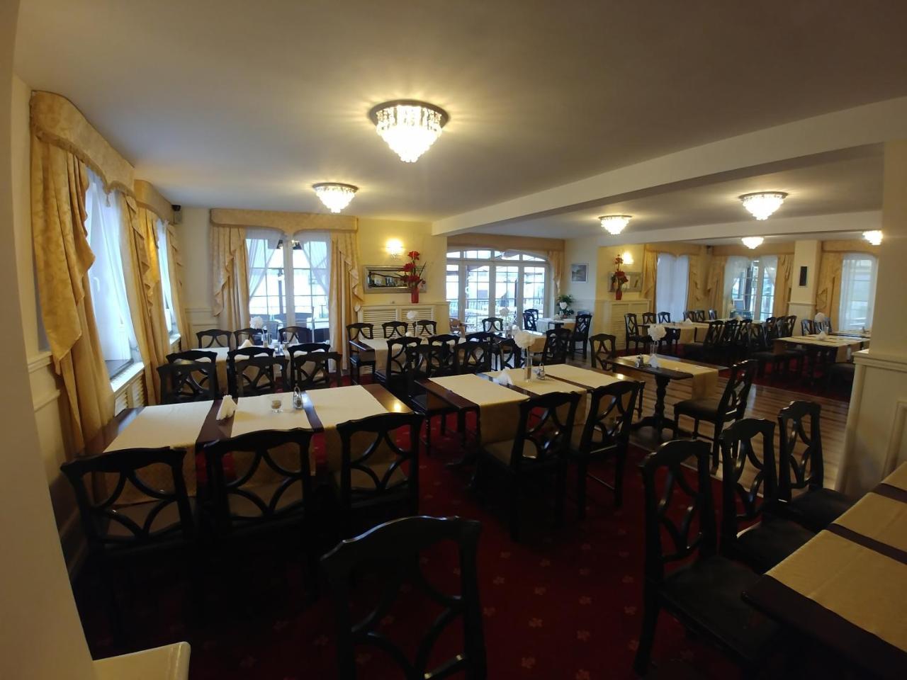 Hotel Mazurski Dworek Mikołajki Екстериор снимка