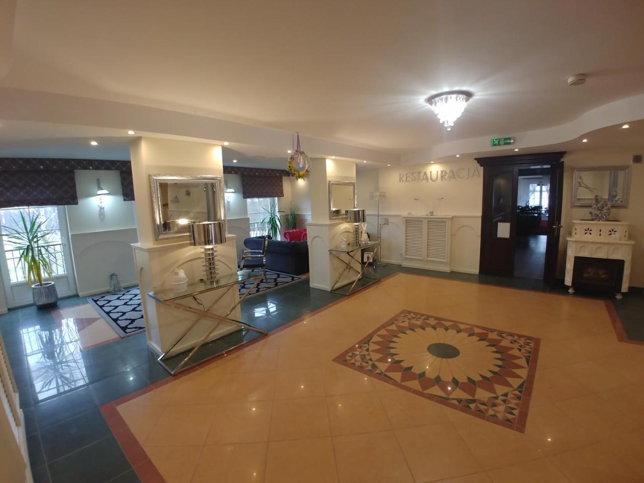 Hotel Mazurski Dworek Mikołajki Екстериор снимка